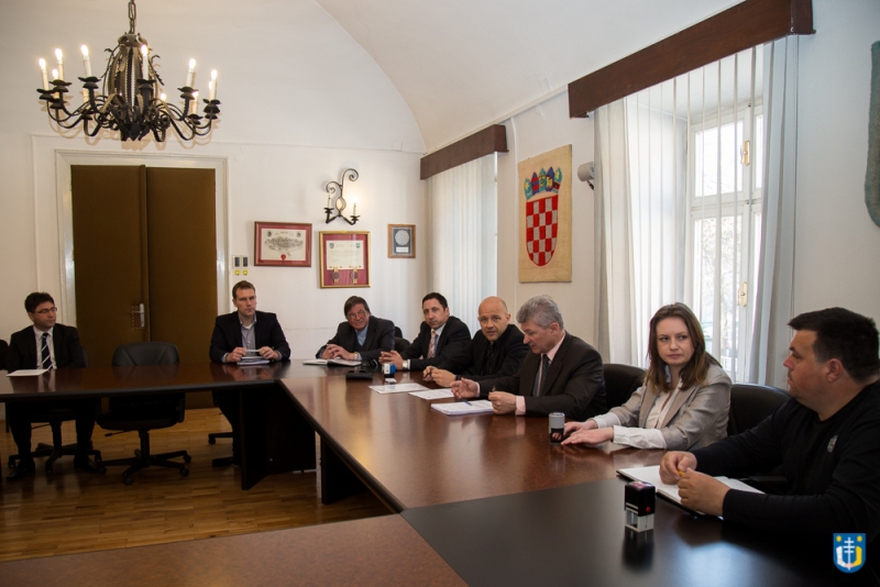 potpisivanje ugvora-optički kablovi