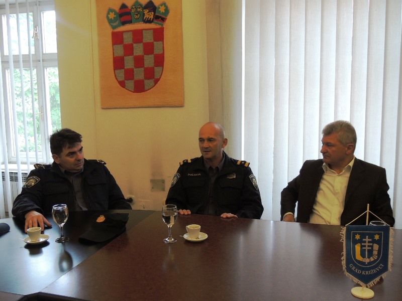 policija