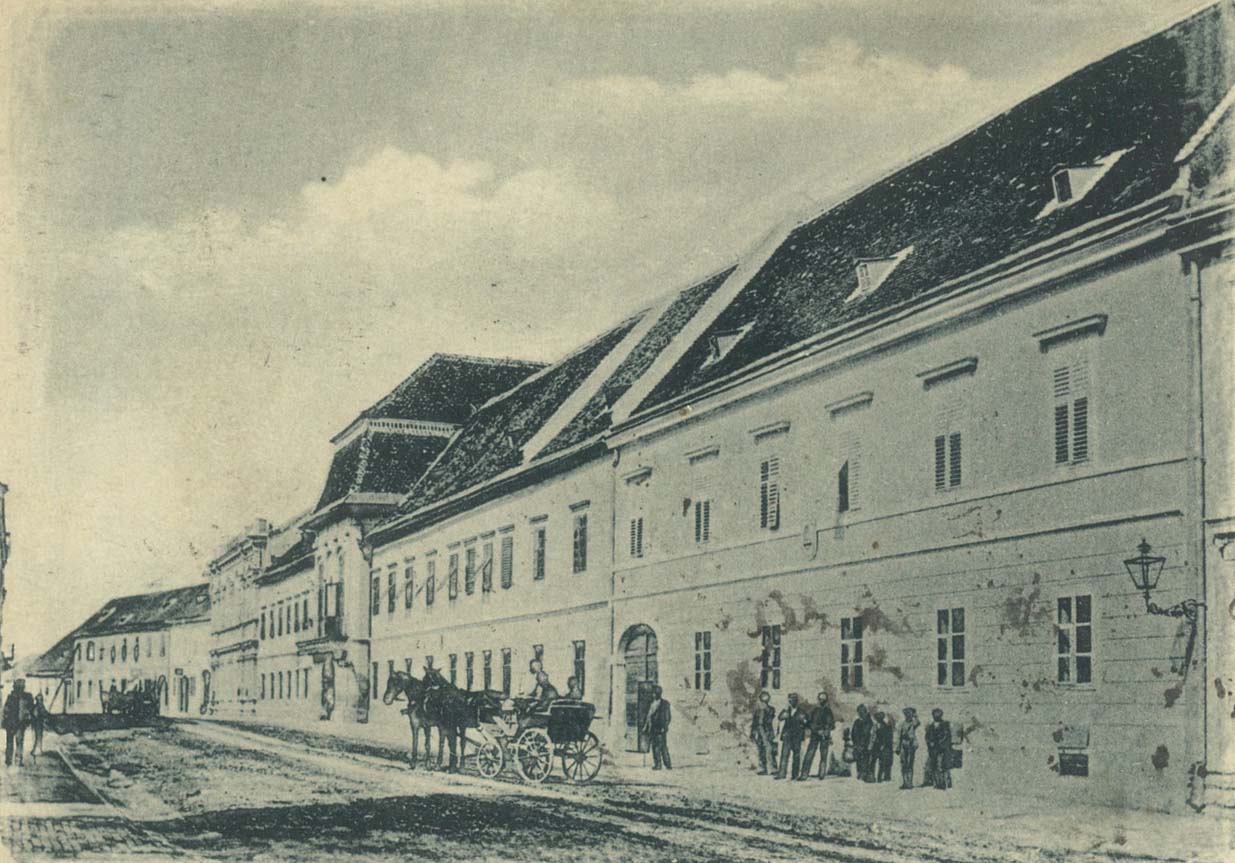 11 R